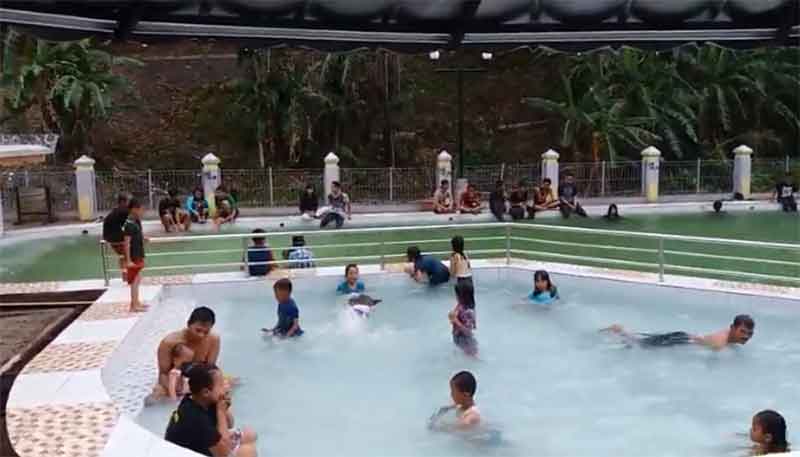 Pemandian air panas alami di kintamani