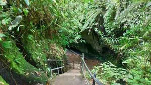 Objek Wisata Air Terjun Tukad Cepung di Bali