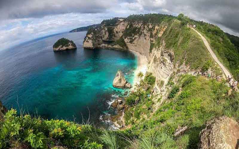 Pantai Atuh Nusa Penida, Lokasi dan Cara Mencapainya