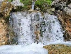 Seganing Waterfall Nusa Penida di Bukit Kering Tandus!