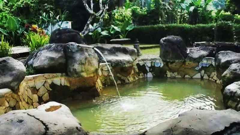 Air Panas Penatahan, Pilihan Wisata Keluarga di Bali