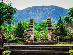 Pura Luhur Batukaru: Keheningan Suci di Lereng Gunung
